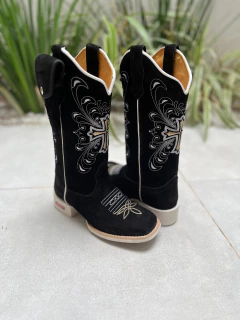 KIT TEXANA BORDADO CRUZ BRANCA E DOURADA COURO NOBUCK PRETO + BAINHA + CANIVETE