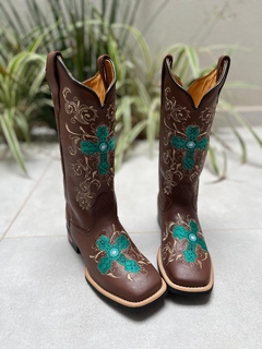 BOTA TEXANA BORDADO CRUZ VERDE COURO MARROM - comprar online