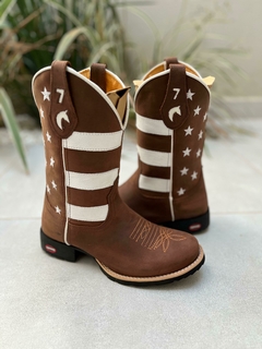 BOTA TEXANA BORDADO ESTADOS UNIDOS COURO MARROM BICO REDONDO