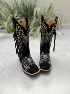 BOTA TEXANA TRIBAL BEGE COURO NOBUCK PRETO COM TRICÊ E TIRINHAS - comprar online