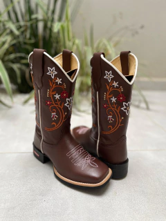 BOTA TEXANA BORDADO FLORZINHAS COURO MARROM