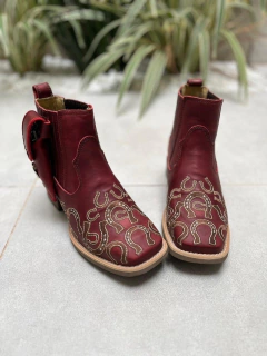 KIT BOTINA BORDADO FERRADURAS COURO VERMELHO + BAINHA + CANIVETE - comprar online