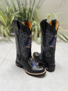 BOTA TEXANA BORDADO NOSSA SENHORA APARECIDA AZUL COURO PRETO BICO REDONDO