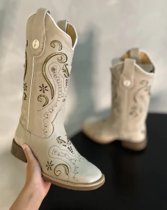BOTA TEXANA LASER TRIBAL GLITTER DOURADO COM STRASS COURO OFF WHITE - Estilo Rural
