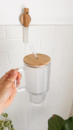 Jarro de vidrio con asa en internet