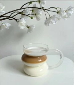 Vaso Nadina en internet