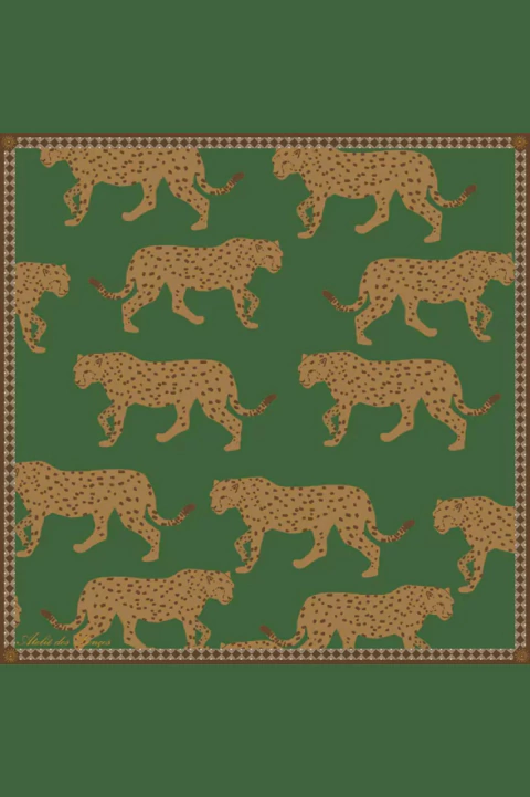 Lenço animal print onças andando TAM 70x70 cm