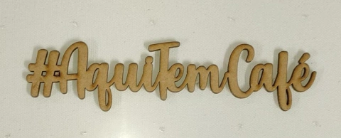 FRASE DECORATIVA AQUI TEM CAFÉ B17