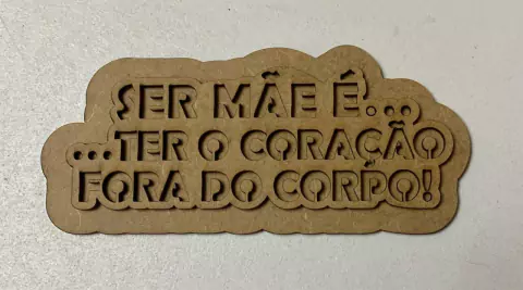 PLACA COM FRASE SER MÃE É TER O CORAÇÃO FORA DO CORPO P OA1044