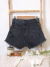 SHORT JEAN NEGRO LAVADO CON ROTURA en internet