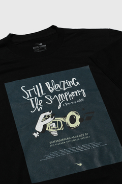 Camiseta Still Blazing Cover Preta na internet