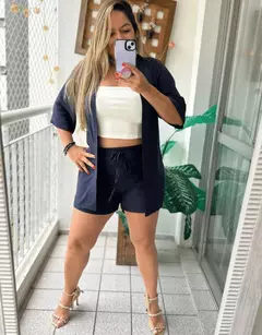 Conjunto três peças blusa cropped, Shorts e Kimono