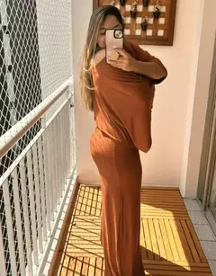 Macacão Manga Morcego, Pantalona na internet