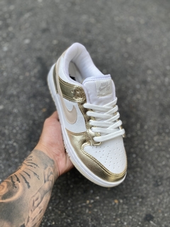 Dunk low dourado na internet