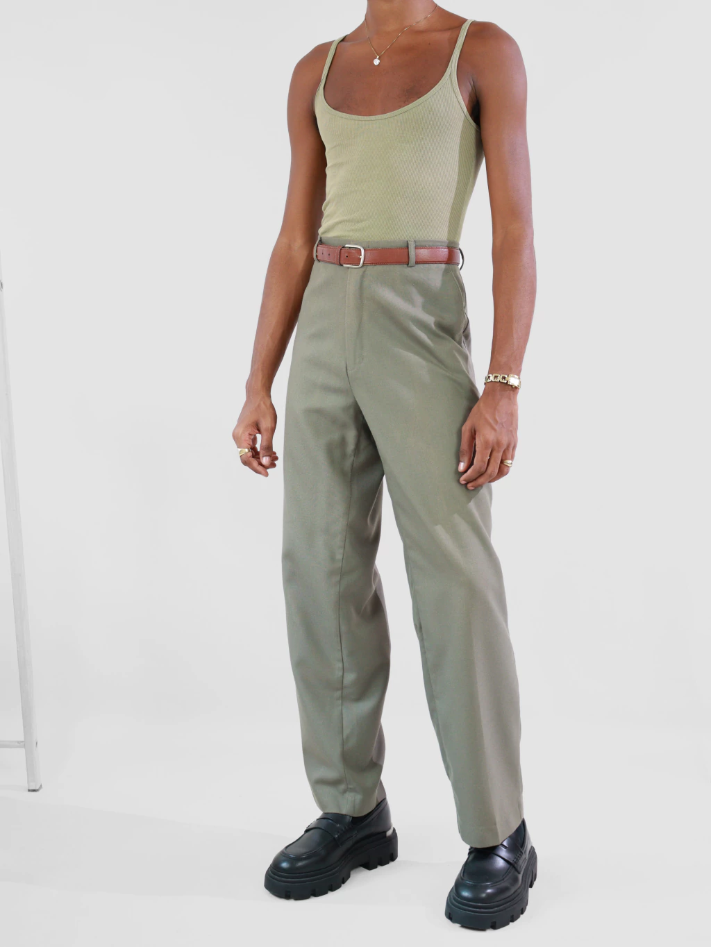 42/44 | calça alfaiataria cokilage verde musgo