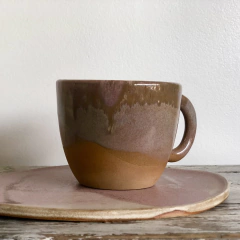 Juego de taza y plato irregular Venus by Muk en internet