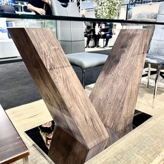 Mesa Comedor Vidrio Base V Madera Oscura - comprar online