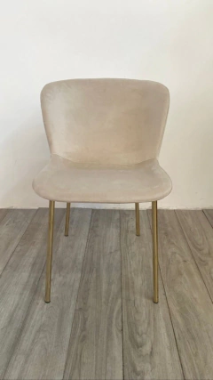Silla Tirsa Pana Beige Pata Dorada en internet