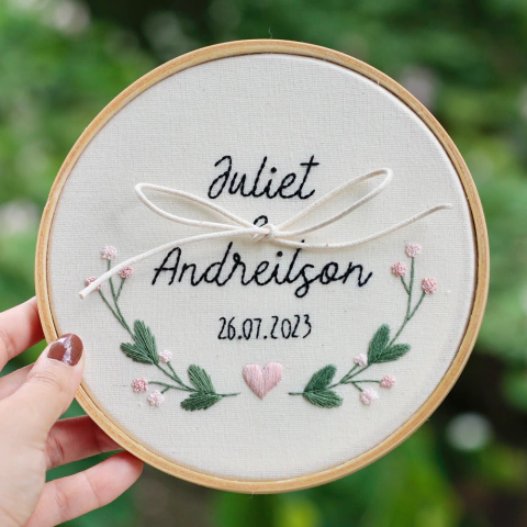 Porta Aliança Bordado a Mão Personalizado no Bastidor - Coração - comprar online