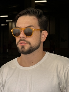 Óculos Levi na internet