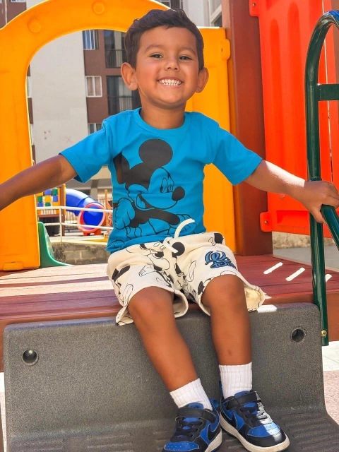 Conjunto Mickey - Tam: 2, 4, 6, 8 e 10 anos - Modelagem normal. - comprar online