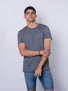 REMERA BÁSICA CON TEXTURA