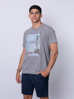 REMERA CLÁSICA ESTAMPADA