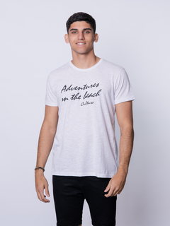 REMERA SLIM FIT ESTAMPADA