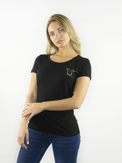 REMERA CLÁSICA ESTAMPADA