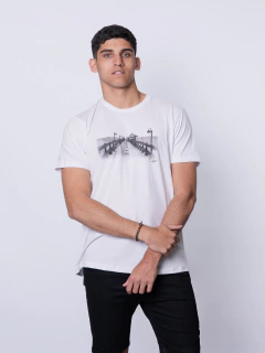 REMERA CLÁSICA ESTAMPADA