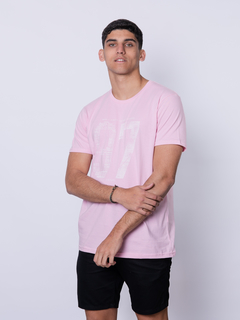 REMERA CLÁSICA ESTAMPADA