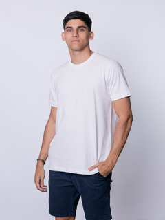 REMERA LISA CON PUÑO