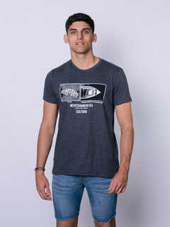 REMERA SLIM FIT ESTAMPADA