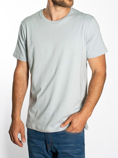 REMERA CLÁSICA LISA - comprar online