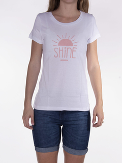 REMERA CLASICA ESTAMPA SHINE