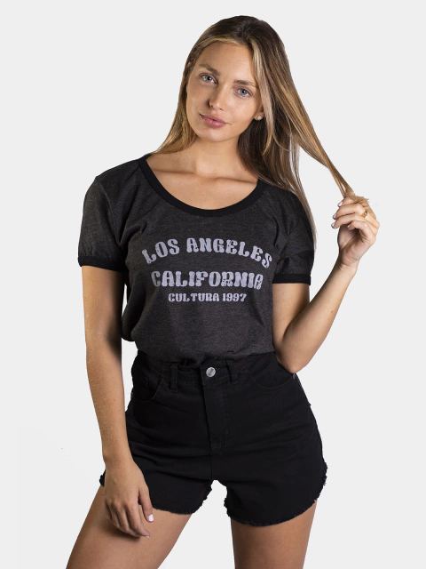 REMERA CON VIVOS COMBINADA