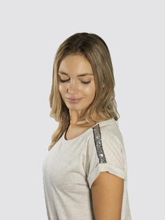 REMERA CINTA EN HOMBRO