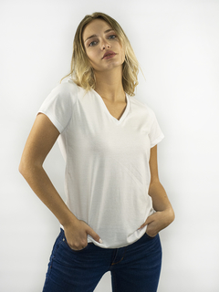 REMERA ESCOTE V LISA