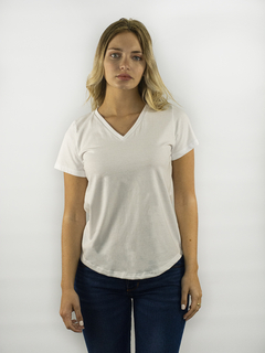 REMERA ESCOTE V LISA - comprar online