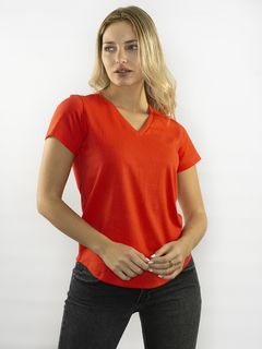 REMERA ESCOTE V LISA