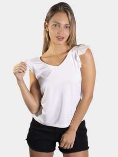 MUSCULOSA ESCOTE V CON VOLADOS - comprar online