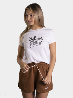 REMERA CLÁSICA ESTAMPADA