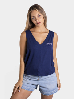 MUSCULOSA ESCOTE EN V CON ESTAMPA - comprar online
