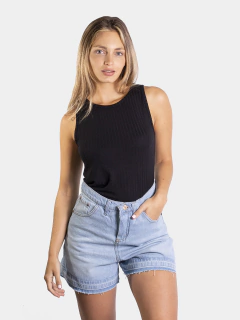 MUSCULOSA ESCOTE CERRADO - comprar online