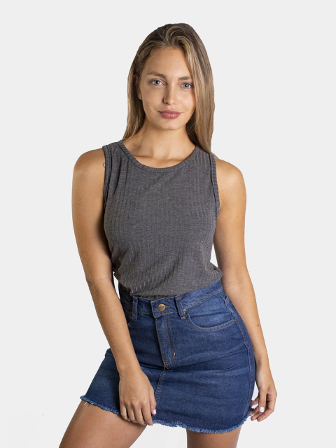 MUSCULOSA ESCOTE CERRADO