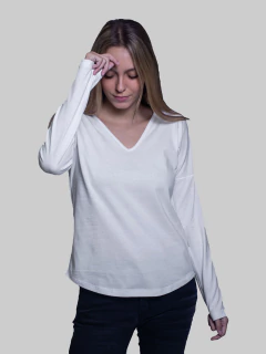 REMERA MANGA LARGA ESC V