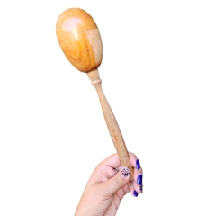 Maraca Chica Huevo Madera 17cm Aprox Monte Kurama en internet