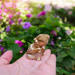 Buda Dorado Mini Reposando 5cm aprox Monte Kurama en internet