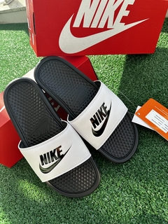 Chinelo Nike Benassi JDI White/Black - comprar online