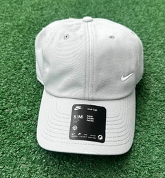 Boné Nike Club Vert Grey - DNK STORE